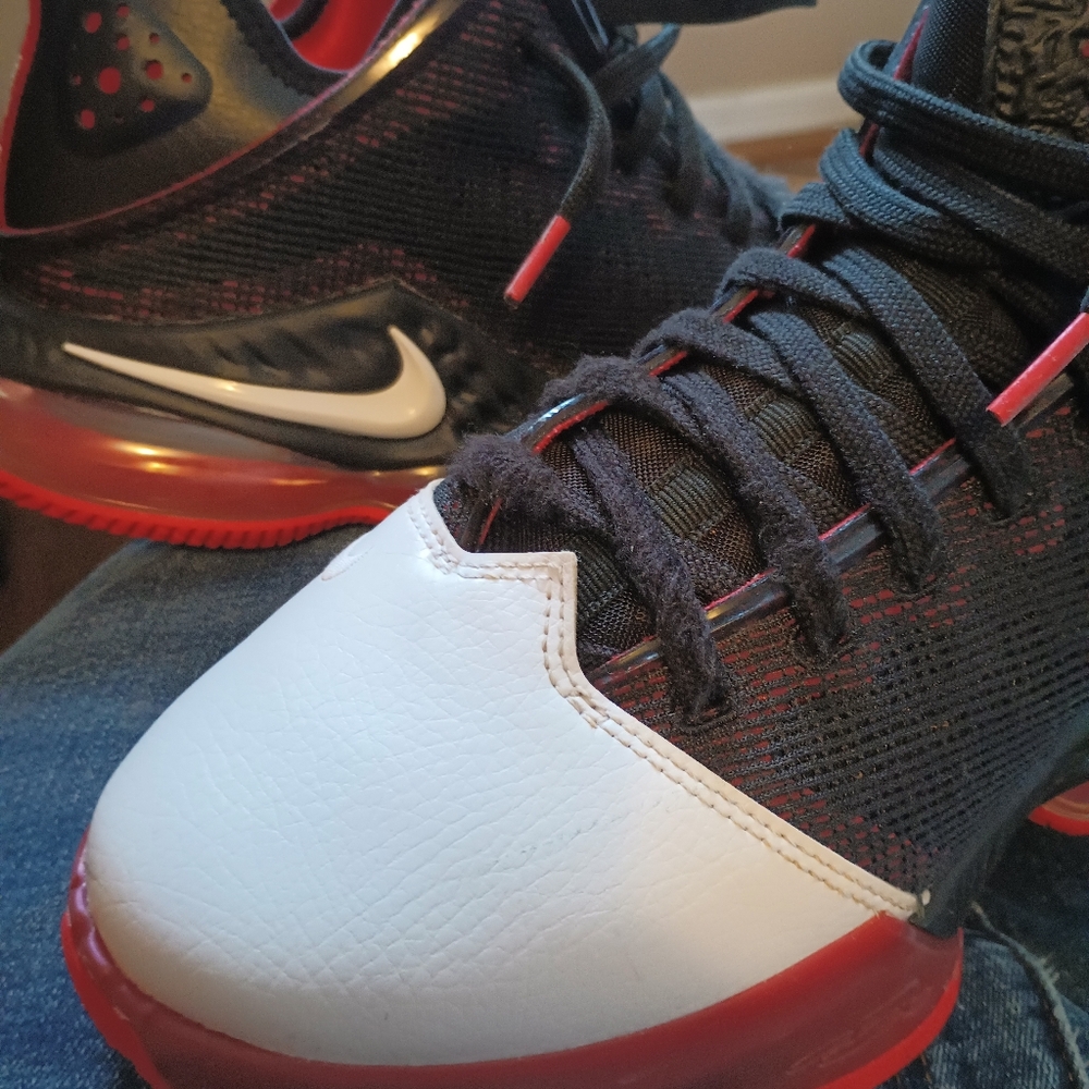 🔥Super Fire Hot LeBron 19 Low Classic Basketball Shoe 9.5 - Picture 6 of 8